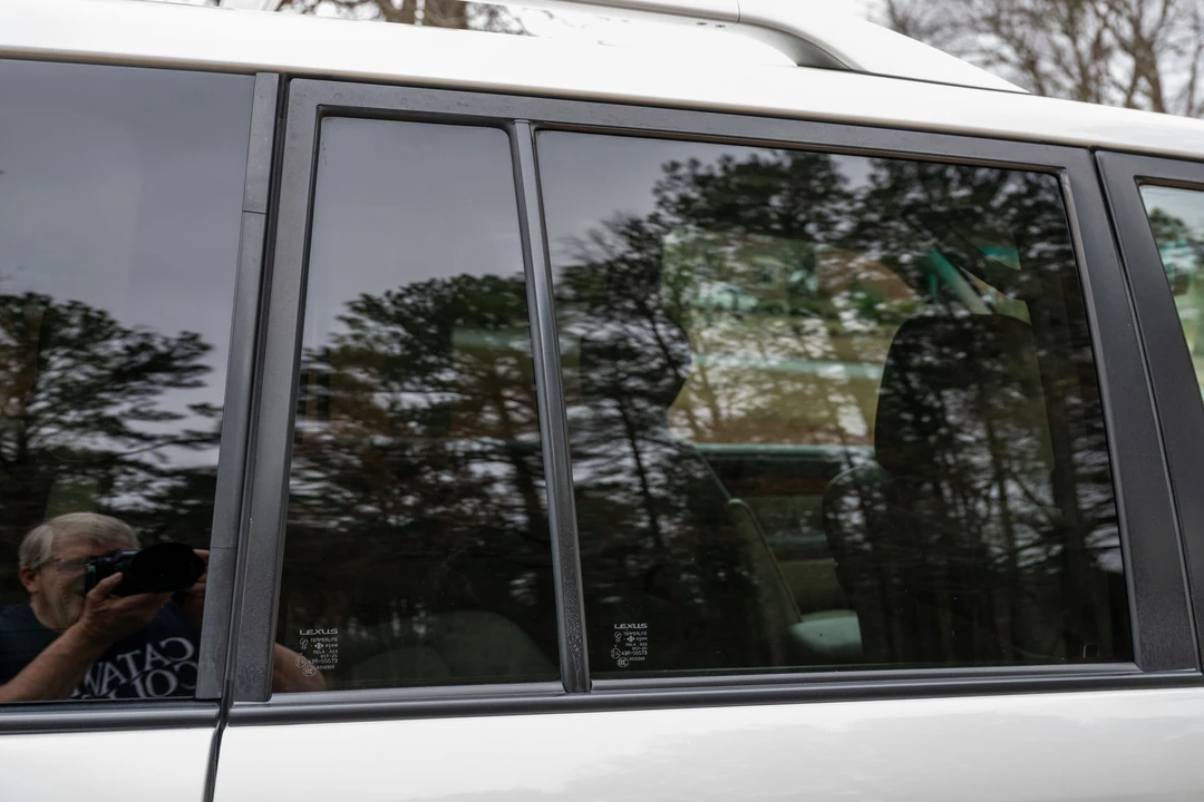 2006 Lexus LX 2nd Gen - Image 21 of 31