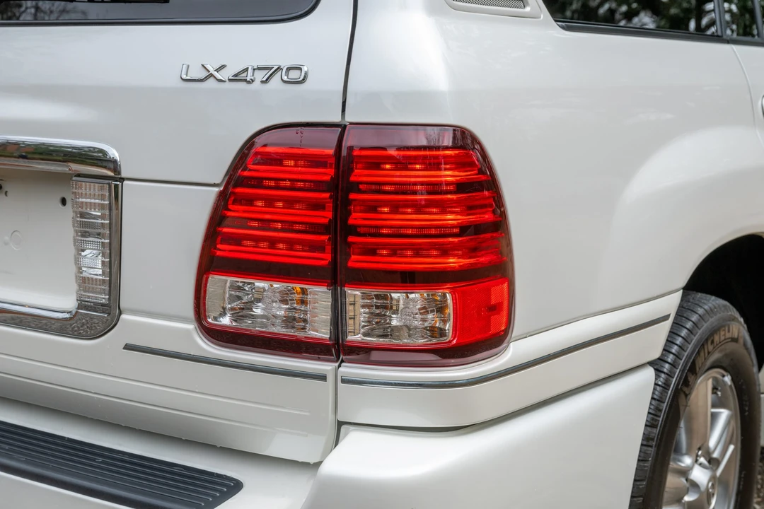 2006 Lexus LX 2nd Gen - Image 15 of 31