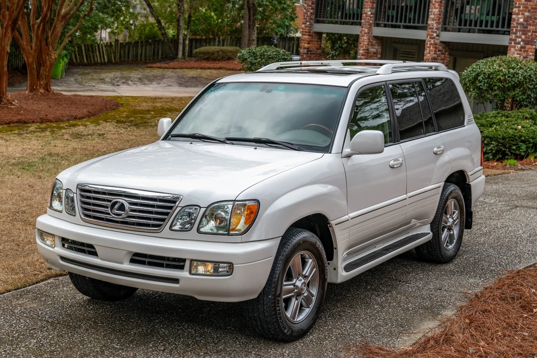 2006 Lexus LX 2nd Gen - Image 3 of 31