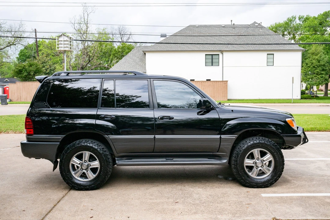2006 Lexus LX 2nd Gen - Image 4 of 31