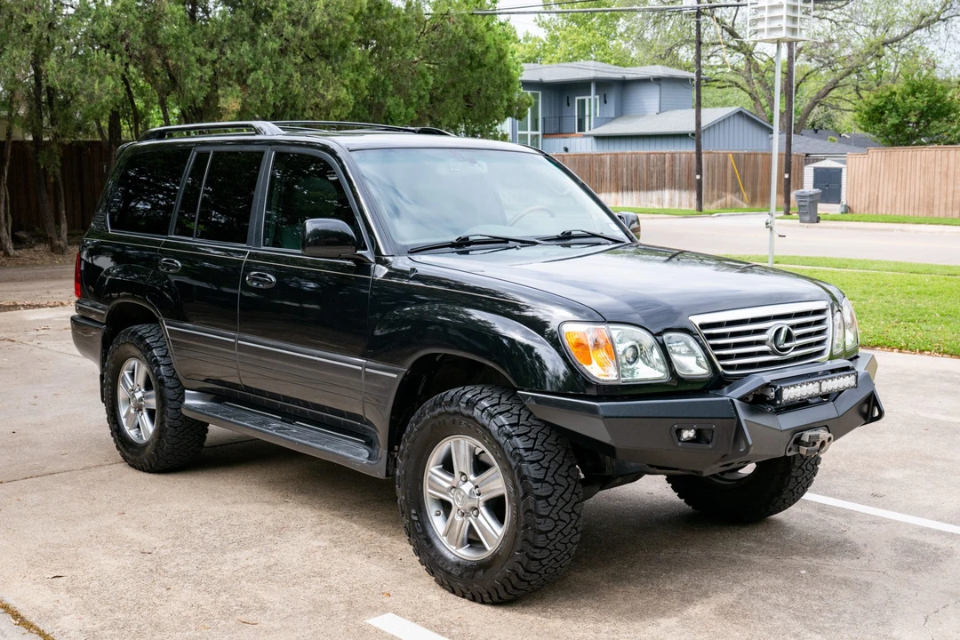 2006 Lexus LX 2nd Gen - Image 3 of 31