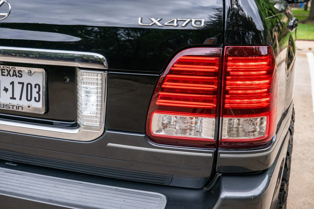 2006 Lexus LX 2nd Gen - Image 16 of 31