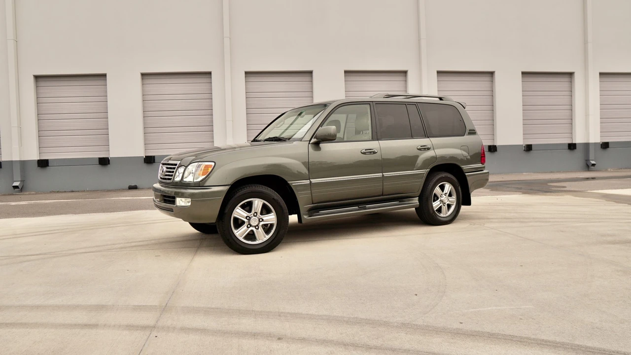 2006 Lexus LX 2nd Gen - Image 4 of 31