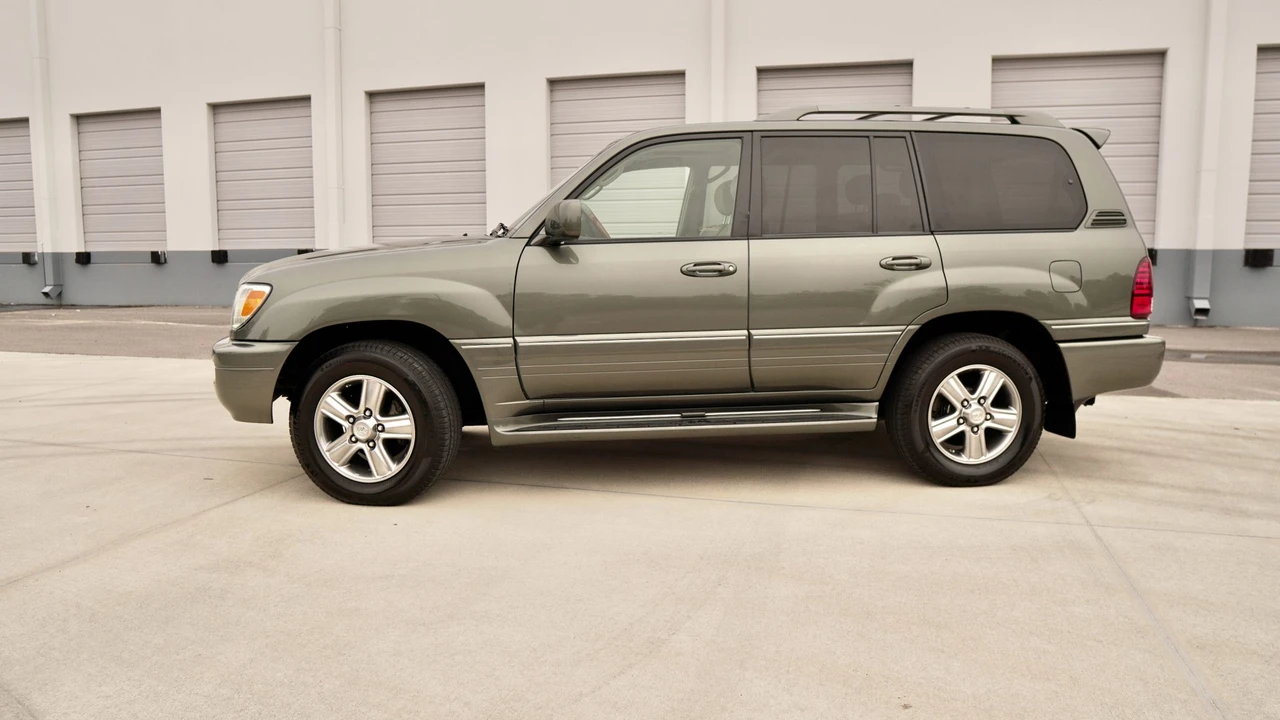 2006 Lexus LX 2nd Gen - Image 8 of 31