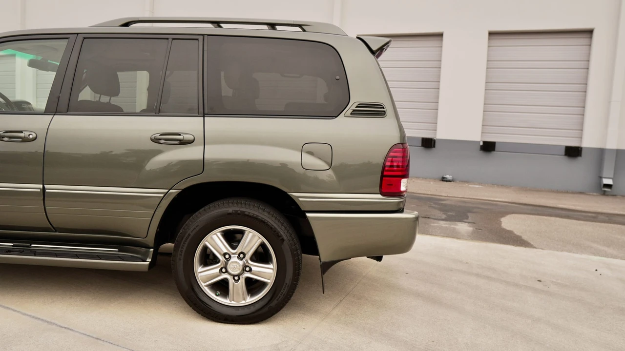 2006 Lexus LX 2nd Gen - Image 27 of 31