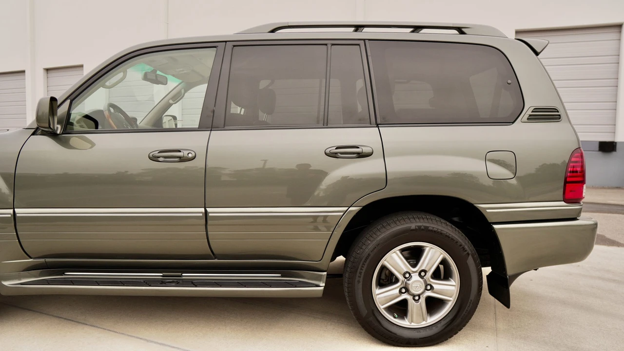 2006 Lexus LX 2nd Gen - Image 28 of 31