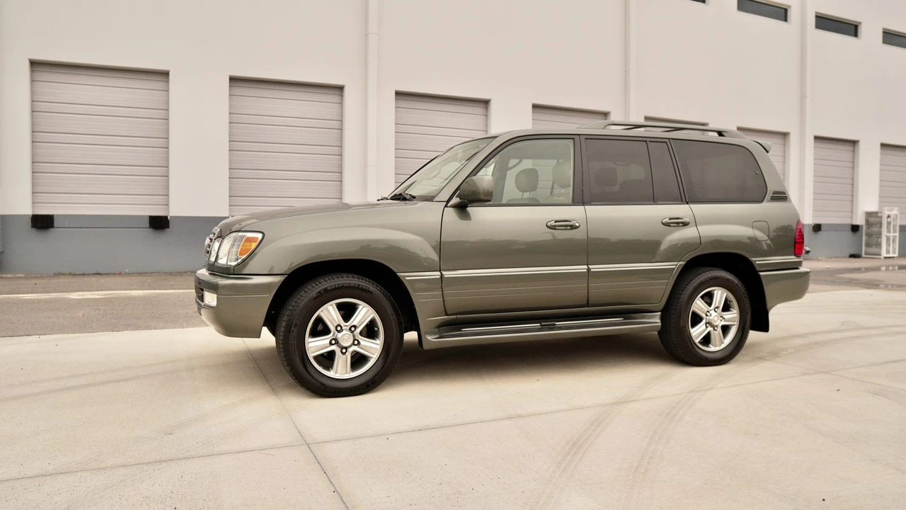2006 Lexus LX 2nd Gen - Image 6 of 31