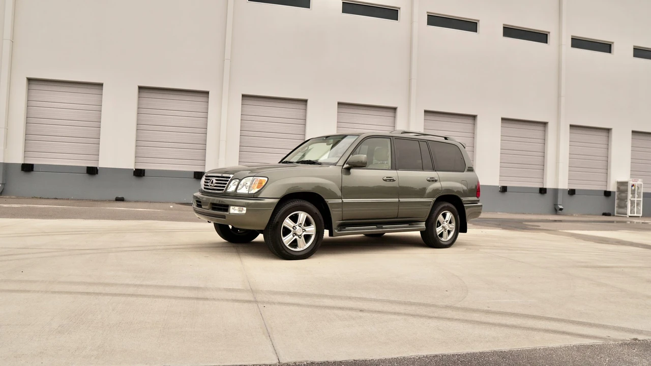 2006 Lexus LX 2nd Gen - Image 5 of 31