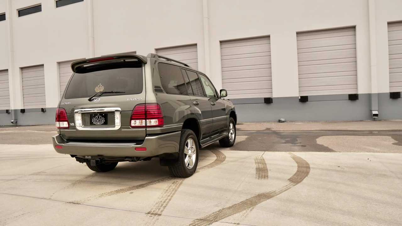 2006 Lexus LX 2nd Gen - Image 15 of 31