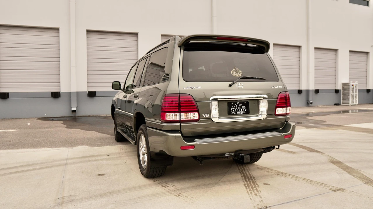 2006 Lexus LX 2nd Gen - Image 10 of 31