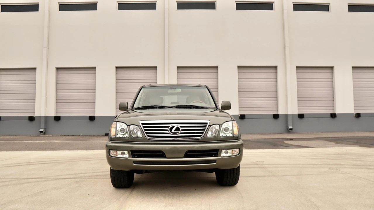 2006 Lexus LX 2nd Gen - Image 18 of 31