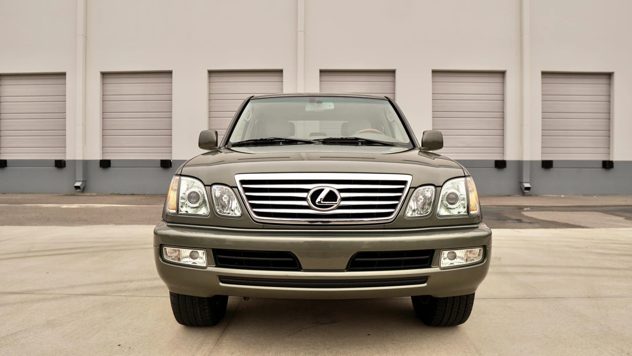 2006 Lexus LX 2nd Gen - Image 19 of 31