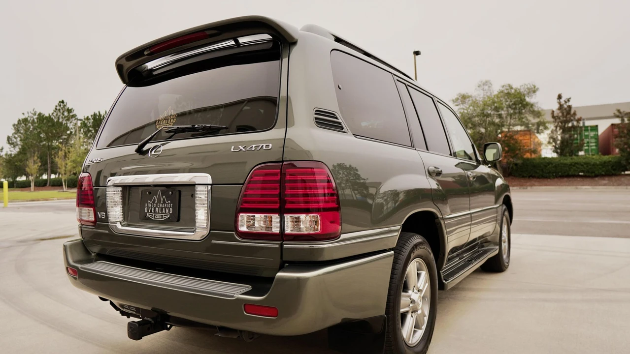 2006 Lexus LX 2nd Gen - Image 13 of 31