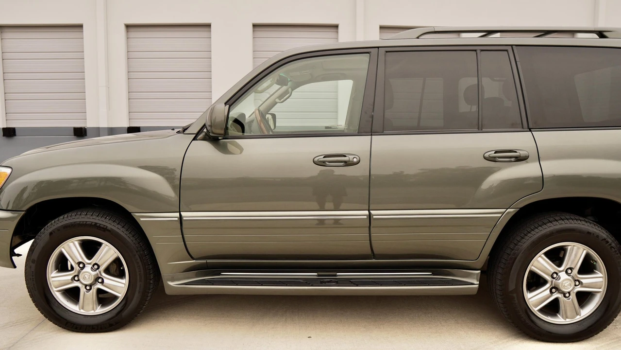 2006 Lexus LX 2nd Gen - Image 29 of 31