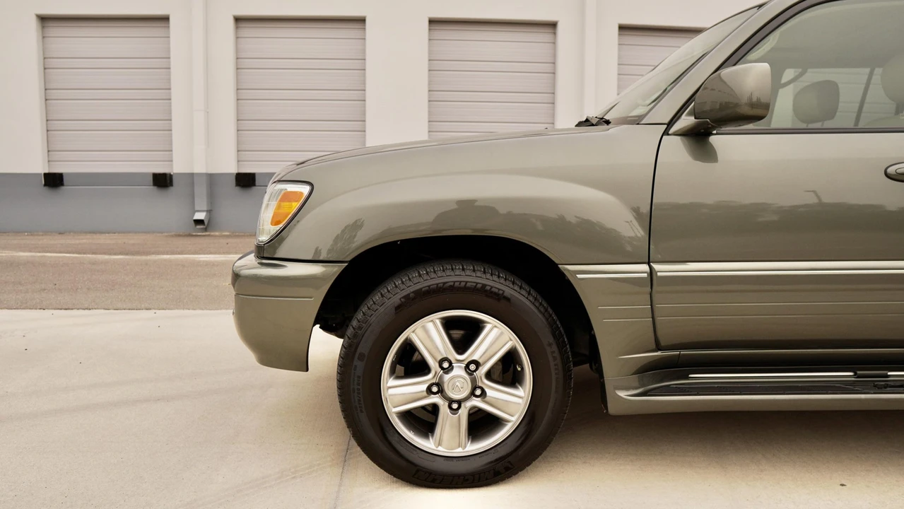 2006 Lexus LX 2nd Gen - Image 30 of 31