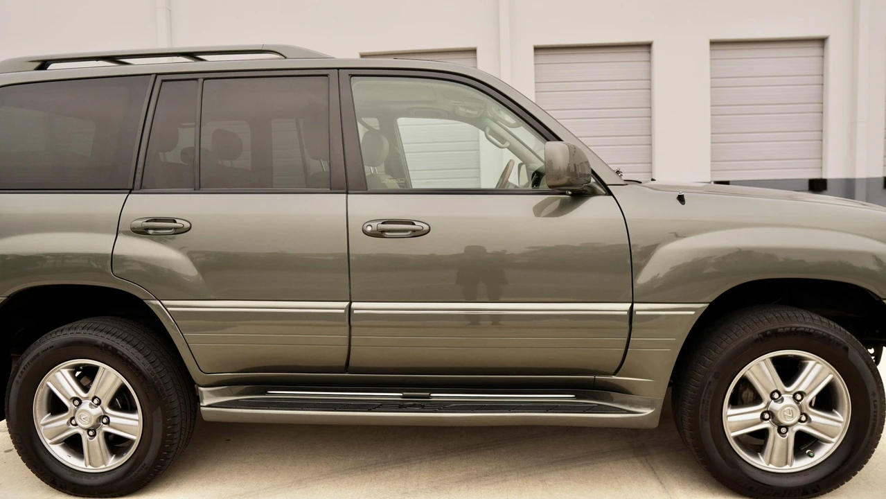 2006 Lexus LX 2nd Gen - Image 22 of 31