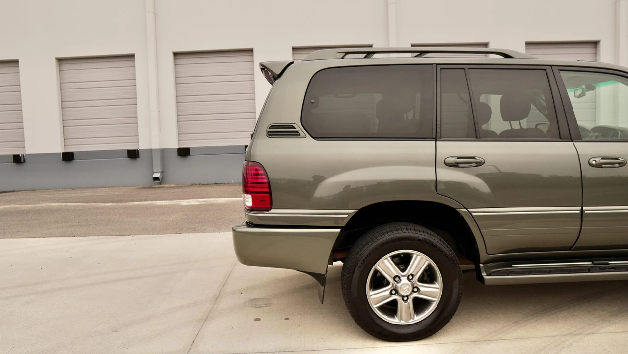 2006 Lexus LX 2nd Gen - Image 24 of 31