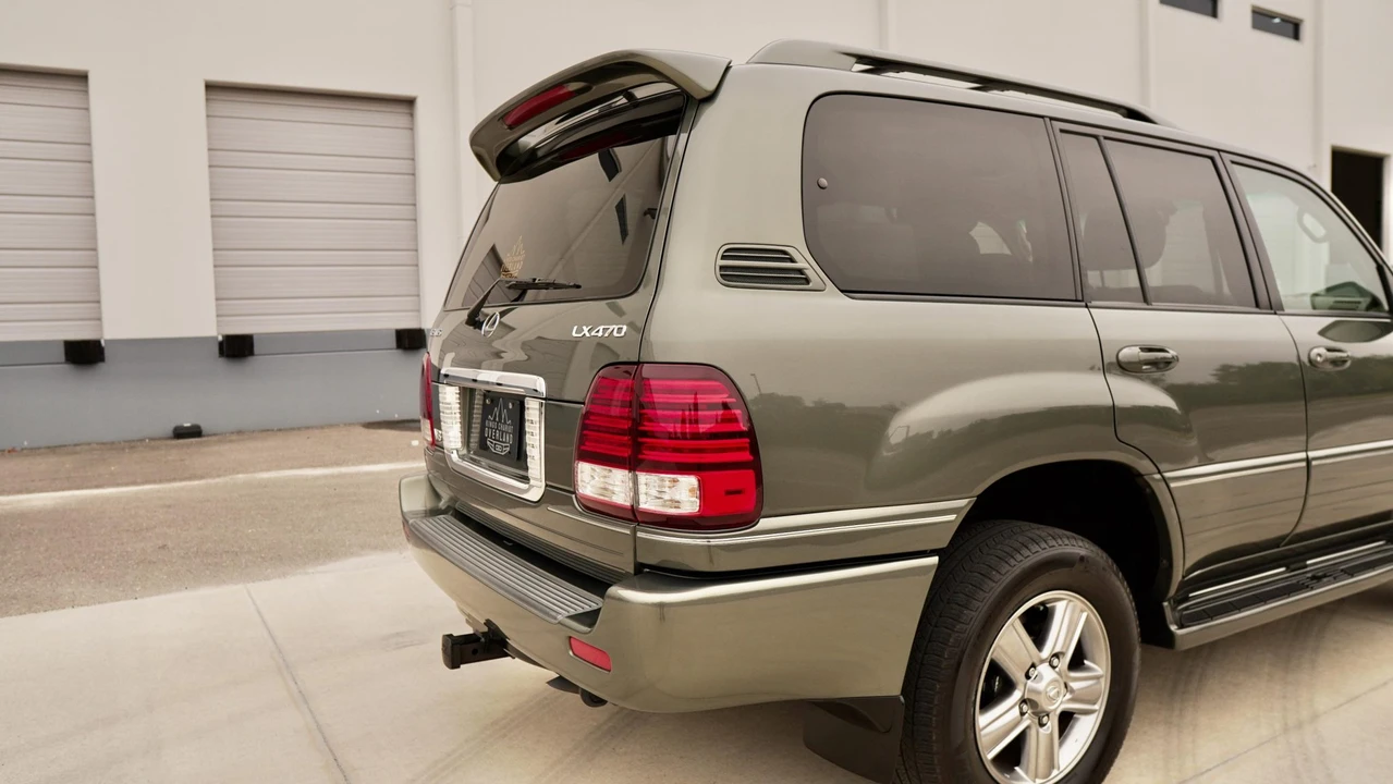 2006 Lexus LX 2nd Gen - Image 25 of 31