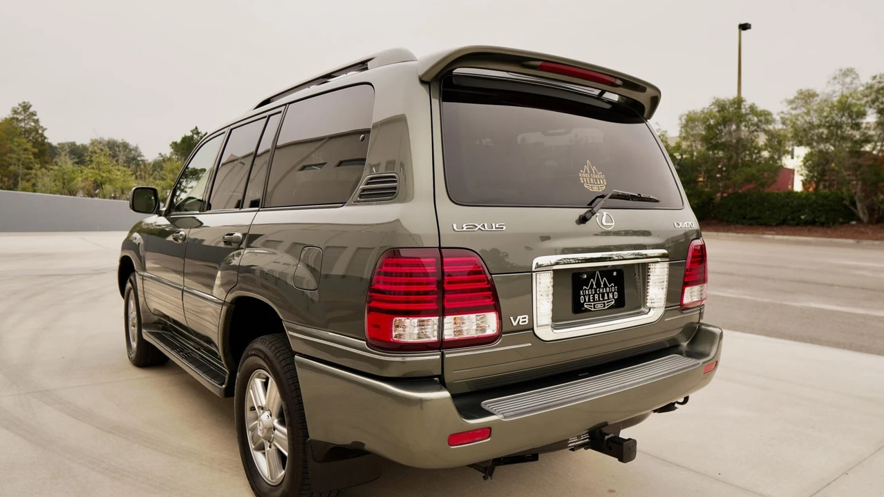 2006 Lexus LX 2nd Gen - Image 11 of 31