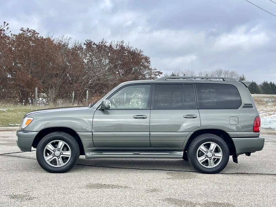 2006 Lexus LX 2nd Gen - Image 10 of 31