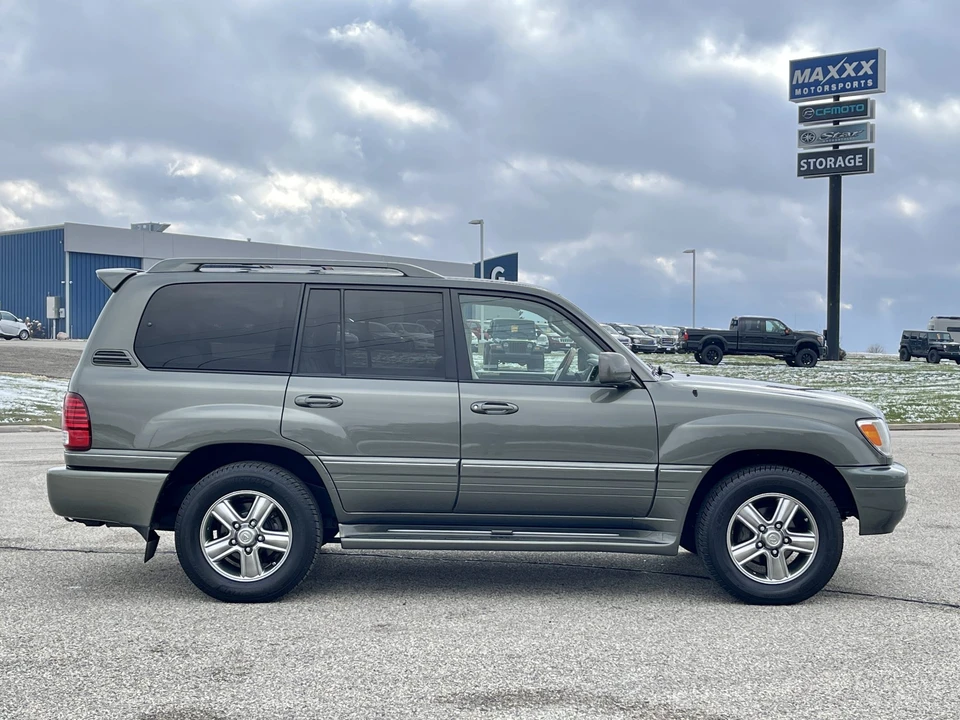 2006 Lexus LX 2nd Gen - Image 15 of 31