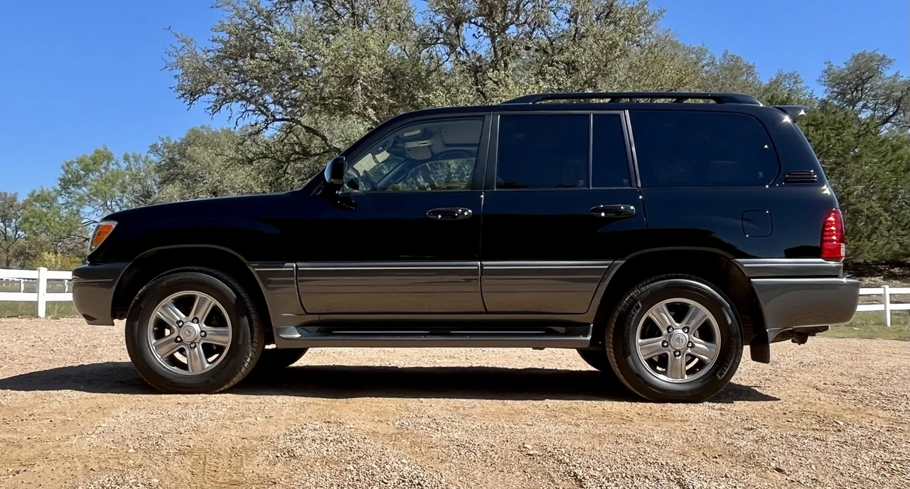 2006 Lexus LX 2nd Gen - Image 9 of 31