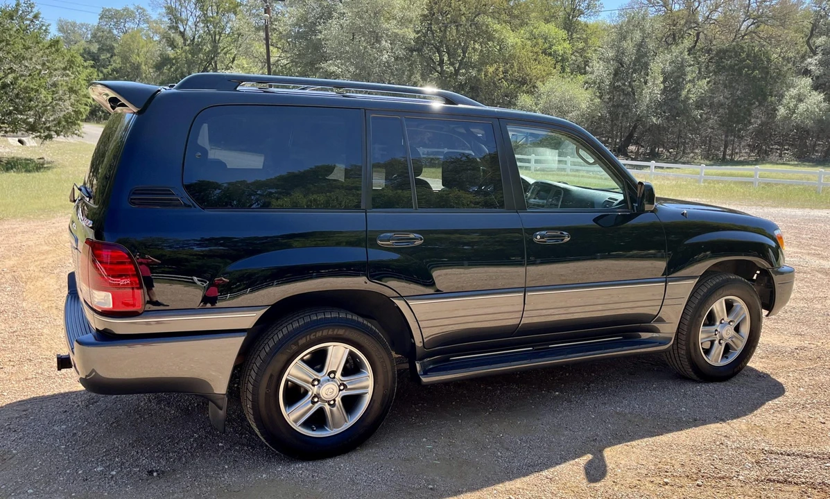 2006 Lexus LX 2nd Gen - Image 29 of 31