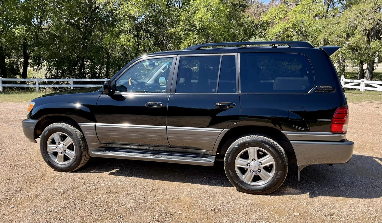 2006 Lexus LX 2nd Gen - Image 12 of 31