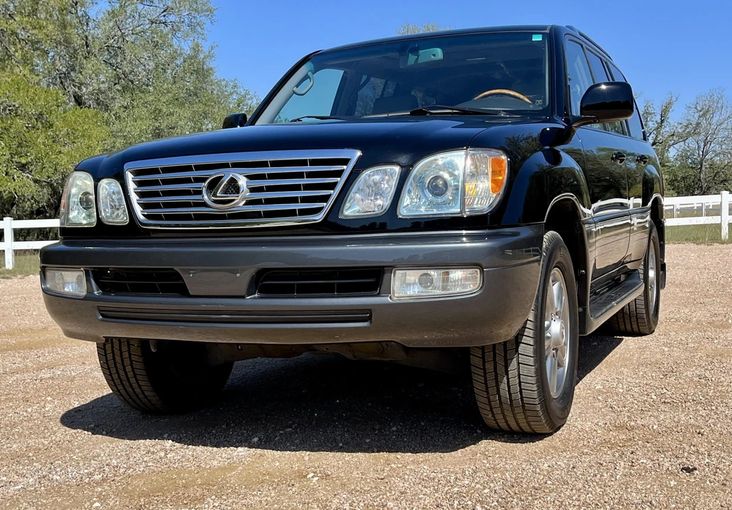 2006 Lexus LX 2nd Gen - Image 2 of 31