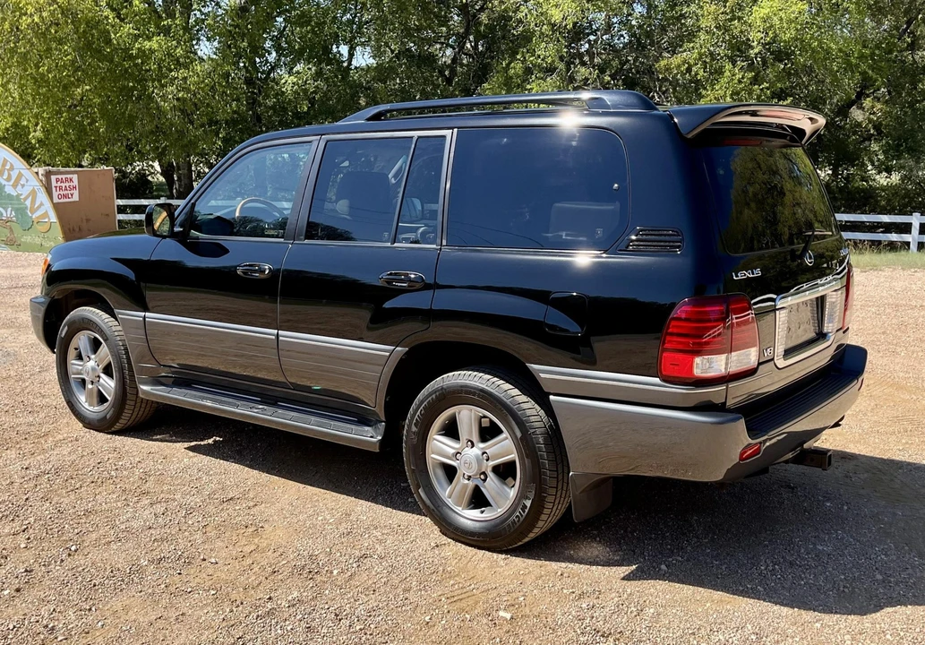 2006 Lexus LX 2nd Gen - Image 14 of 31
