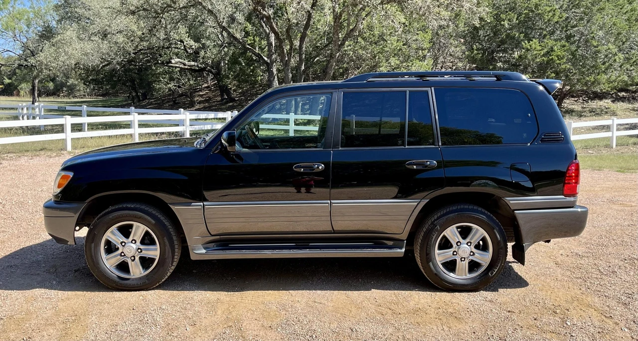 2006 Lexus LX 2nd Gen - Image 11 of 31