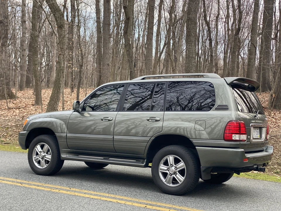 2006 Lexus LX 2nd Gen - Image 26 of 31