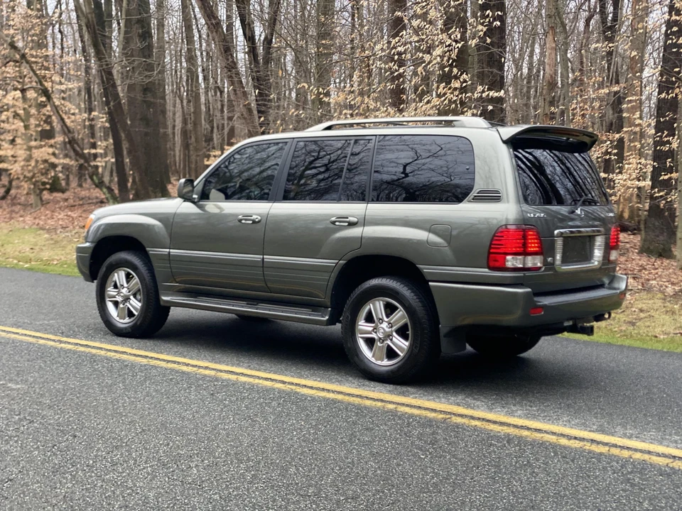 2006 Lexus LX 2nd Gen - Image 29 of 31