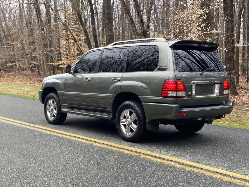 2006 Lexus LX 2nd Gen - Image 25 of 31