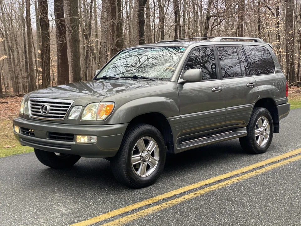 2006 Lexus LX 2nd Gen - Image 3 of 31