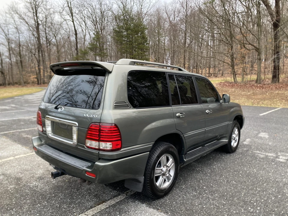 2006 Lexus LX 2nd Gen - Image 17 of 31