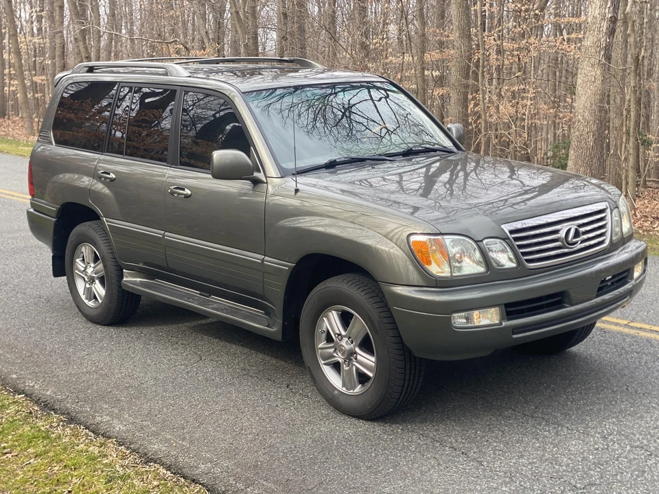2006 Lexus LX 2nd Gen - Image 11 of 31