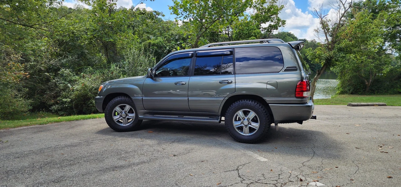 2006 Lexus LX 2nd Gen - Image 9 of 31