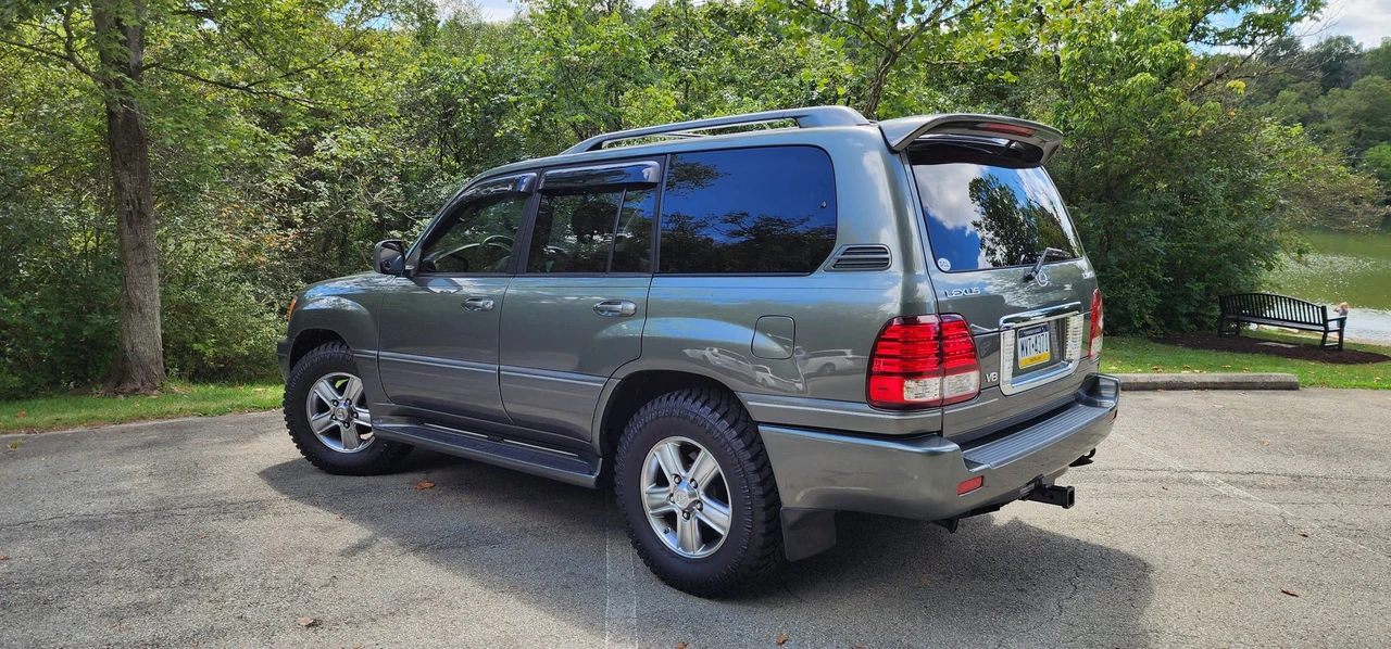 2006 Lexus LX 2nd Gen - Image 10 of 31