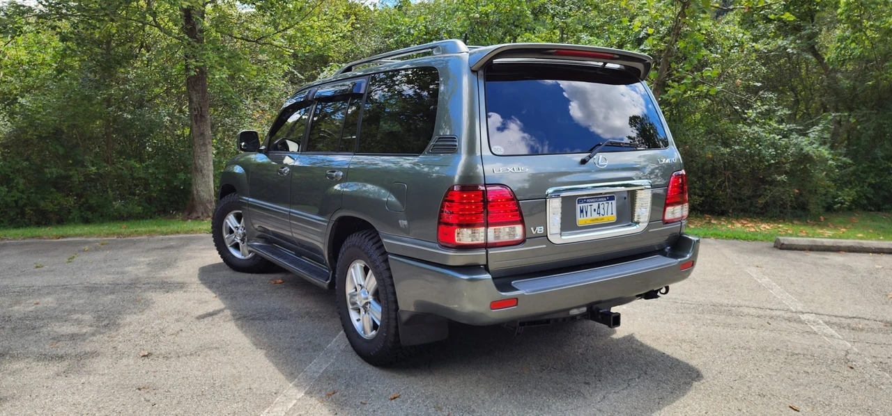 2006 Lexus LX 2nd Gen - Image 11 of 31