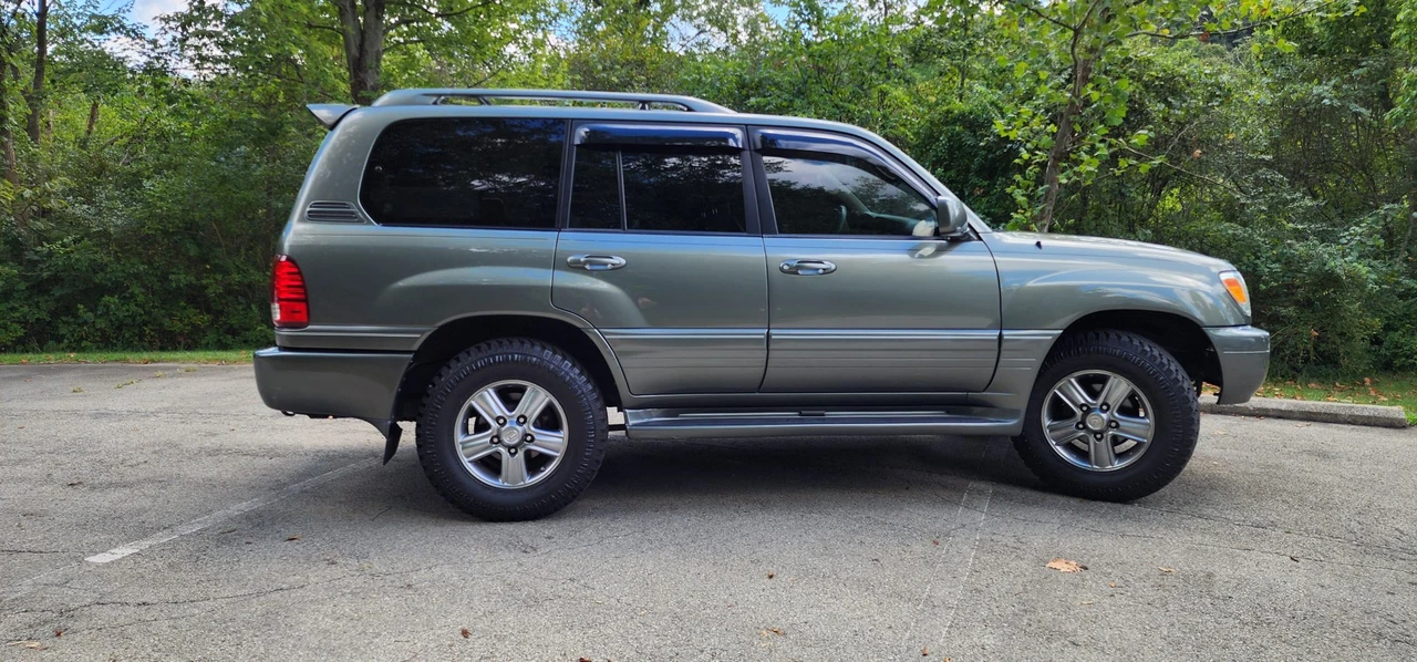 2006 Lexus LX 2nd Gen - Image 17 of 31