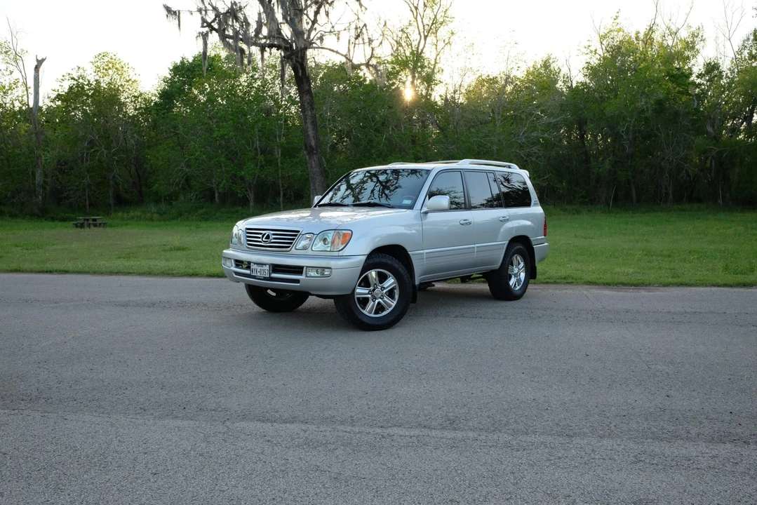 2006 Lexus LX 2nd Gen - Image 3 of 31