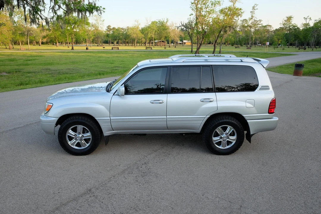 2006 Lexus LX 2nd Gen - Image 29 of 31