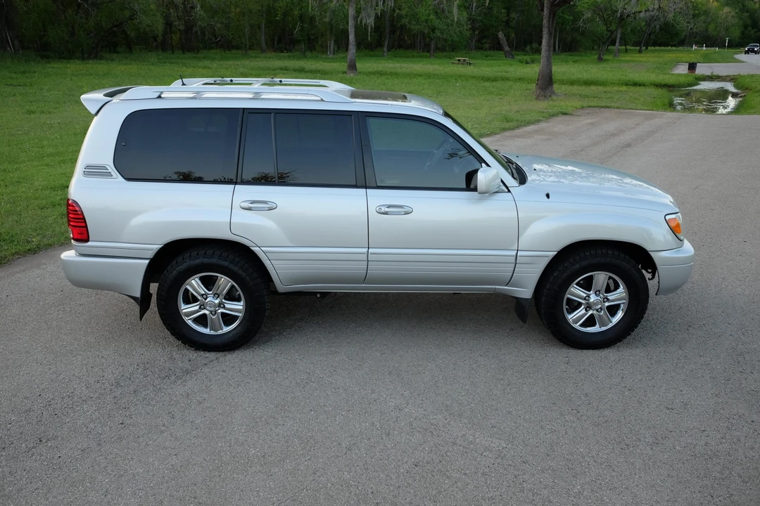 2006 Lexus LX 2nd Gen - Image 18 of 31