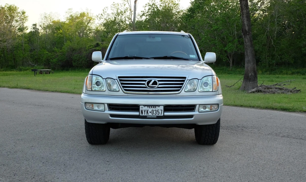 2006 Lexus LX 2nd Gen - Image 11 of 31