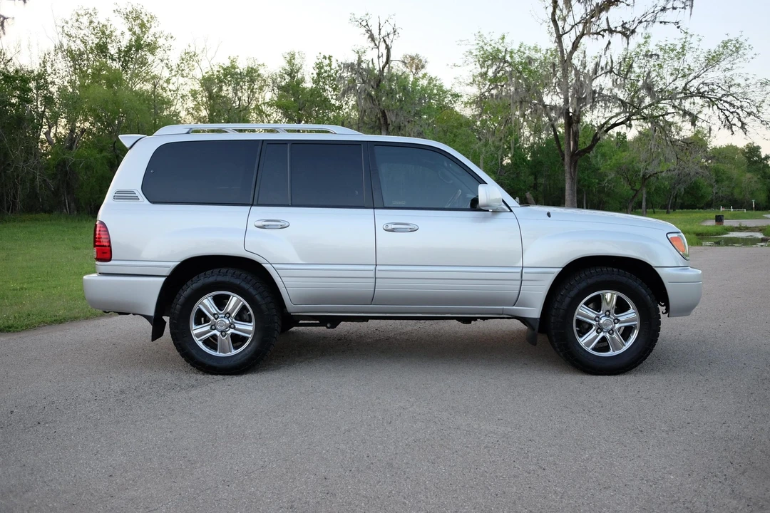 2006 Lexus LX 2nd Gen - Image 19 of 31