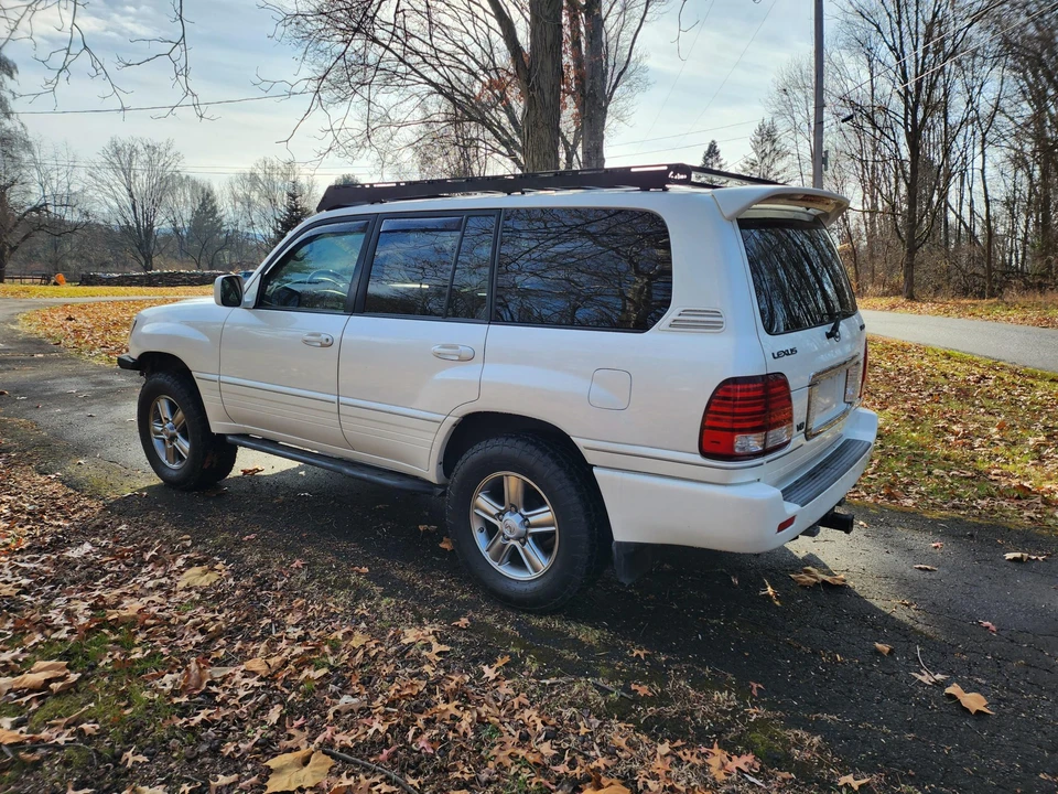 2006 Lexus LX 2nd Gen - Image 11 of 31