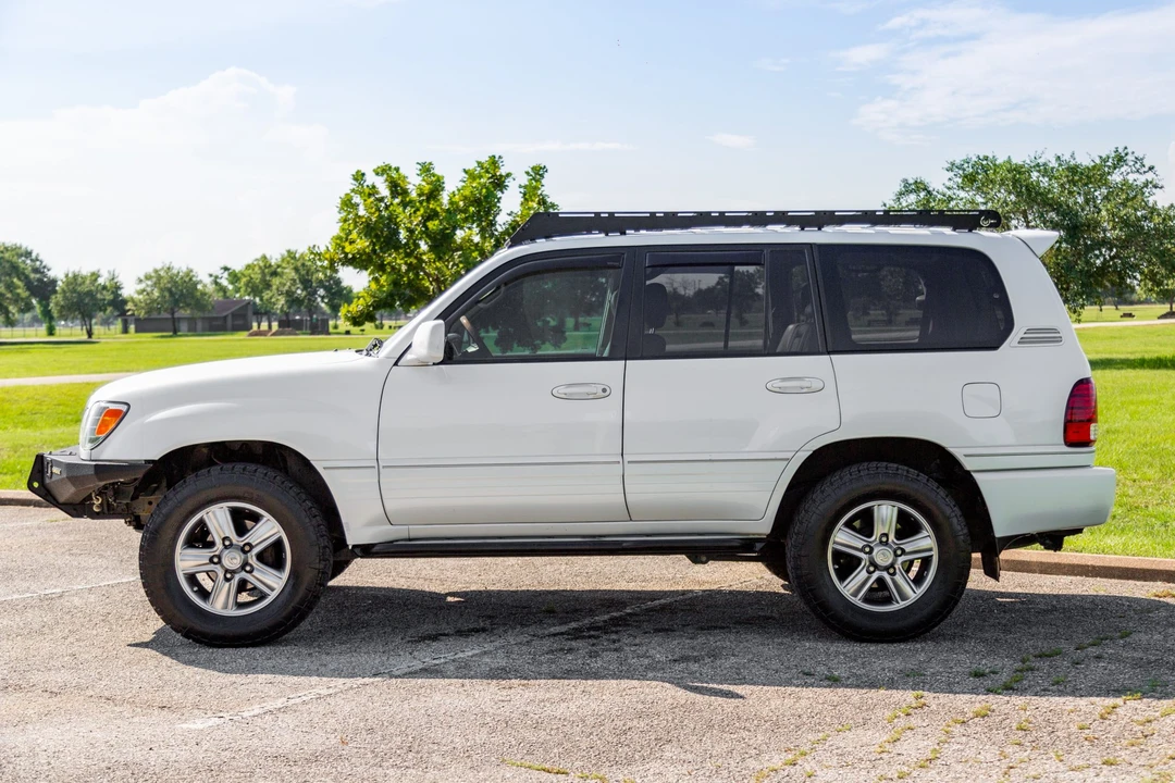 2006 Lexus LX 2nd Gen - Image 3 of 31