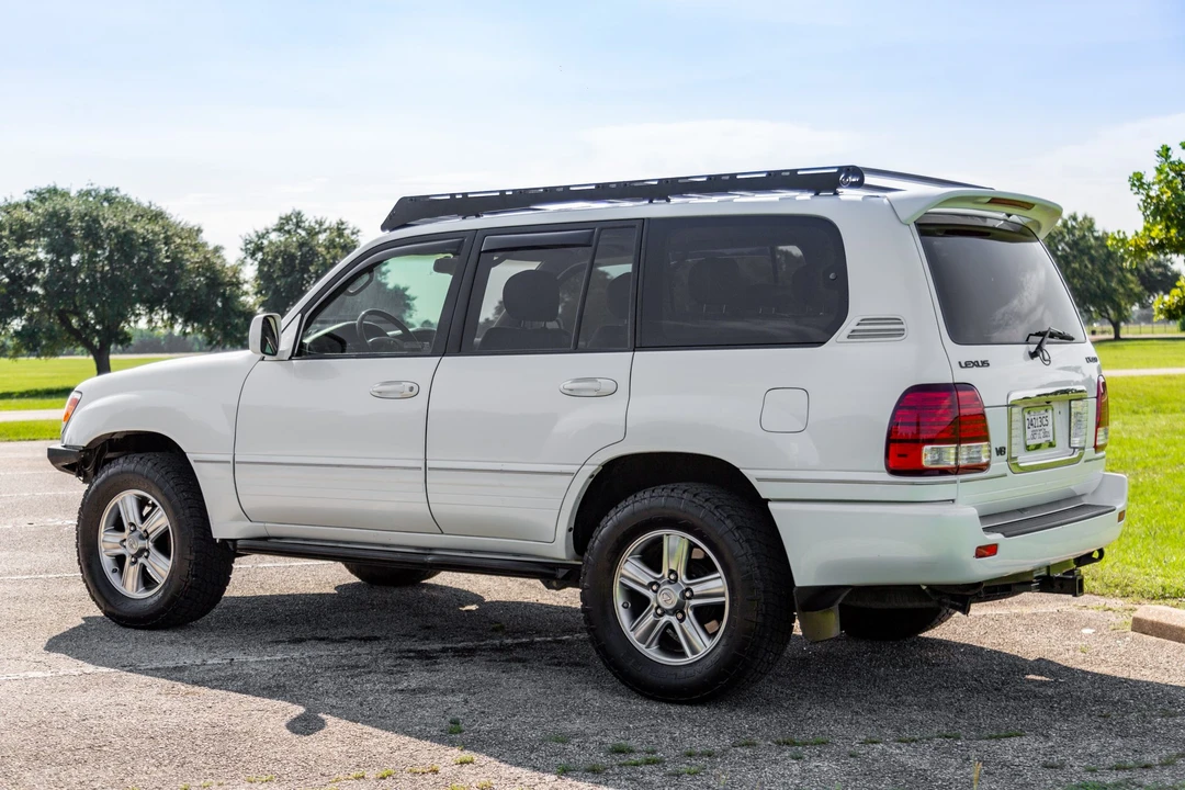 2006 Lexus LX 2nd Gen - Image 4 of 31