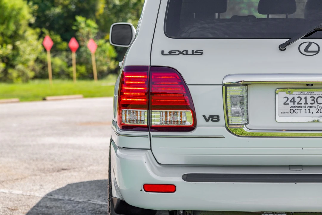 2006 Lexus LX 2nd Gen - Image 17 of 31